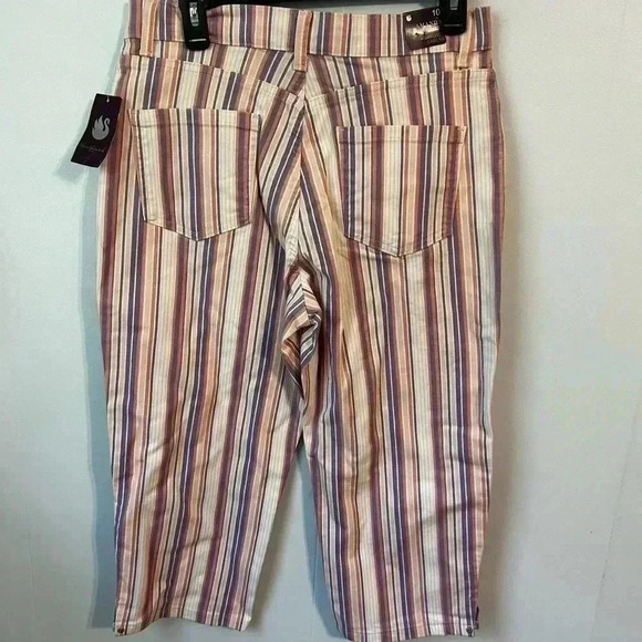 Size 10 gloria Vanderbilt capris. New. Pink, purple and coral stripes. Summer. - Picture 5 of 9